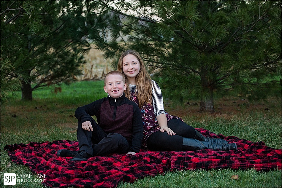 christmas cards, designs, family portraits, christmas photos, outdoor family photos, decatur il, pine trees, holiday cards, winter family photos, decatur, macon il, sarah jane photography, family poses, engagement, engaged, wedding photographer, family photographer, sjanephotography